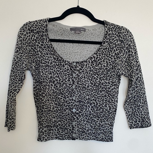 Forever 21 XXI vintage 3/4 sleeve, cheetah print gray and black mini cardigan - Picture 2 of 6